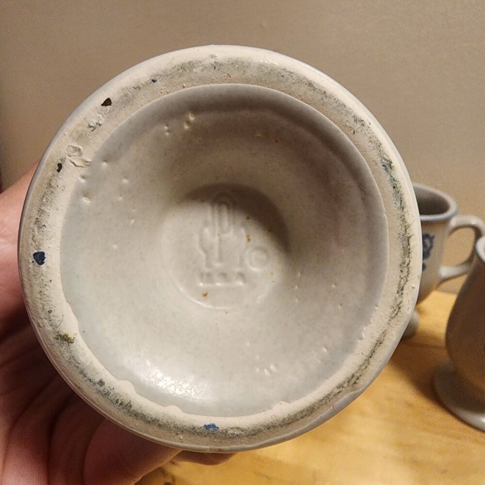 Vintage Pfaltzgraff Yorktowne village pedestal footed stoneware mugs USA 5 set - Picture 7 of 12